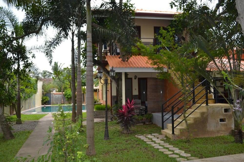 Morning Star Resorts Negombo Buitenkant foto