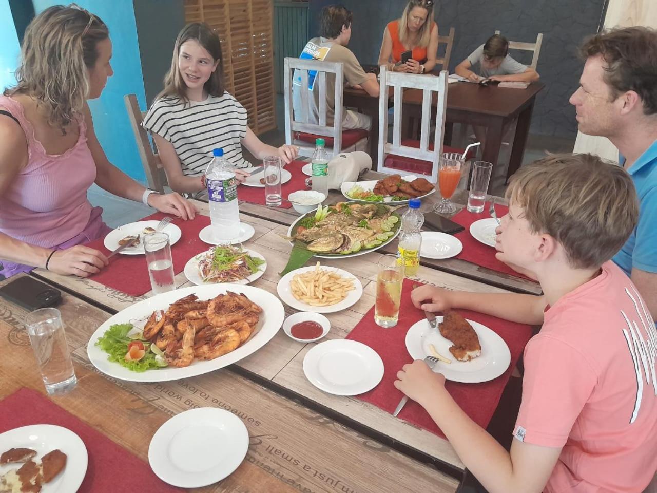 Morning Star Resorts Negombo Buitenkant foto